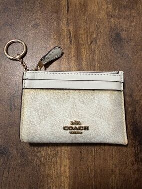 COACH White Leather Card Case with Gold-Tone Key Ring